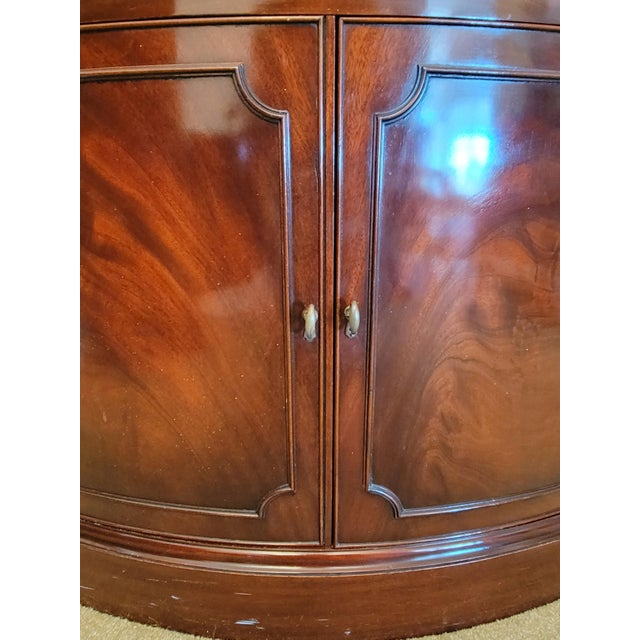 1940s Regency Bow Front Flame Mahogany Corner Cabinet by Morganton Furniture For Sale - Image 12 of 14