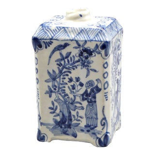 18th-Century Delft Chinoiserie Tea Caddy With Figures, Birds Maker's Mark For Sale