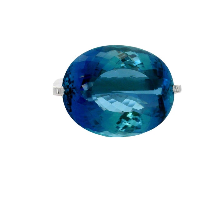 Superb 27.20 Carat Aquamarine 18k White Gold Solitaire Ring, Size 8 For Sale - Image 4 of 7