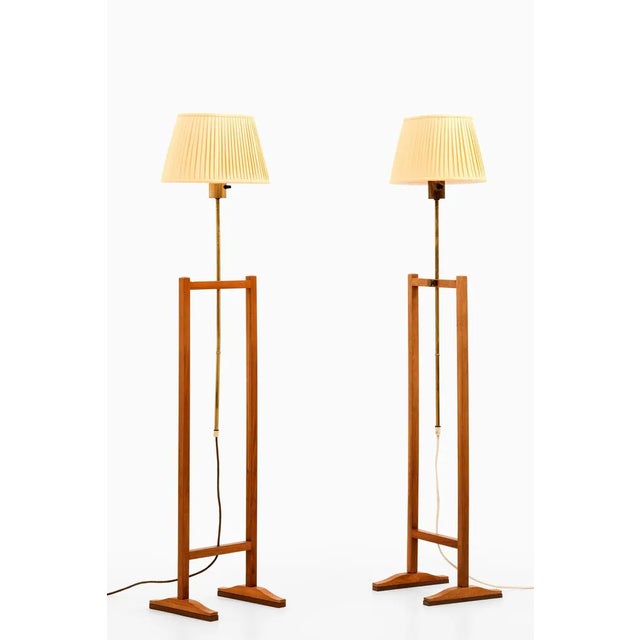 Floor Lamps in Cherrywood and Brass with Lamp Shades attributed to Josef Frank, 1950s, Set of 2 For Sale - Image 9 of 10