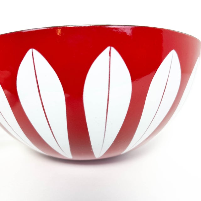 Paint 1960's Cathrineholm Red and White Lotus Enamel Bowl 11-Inch For Sale - Image 7 of 11