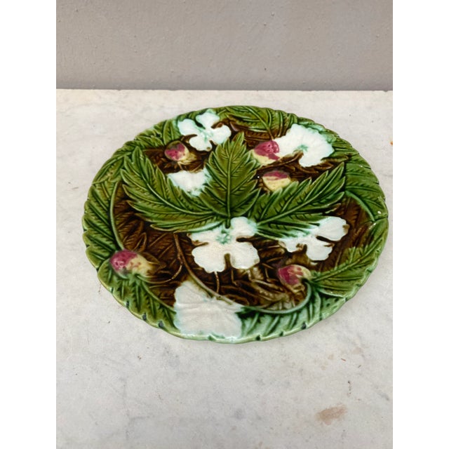 Majolica strawberries plate Orchies, circa 1890.