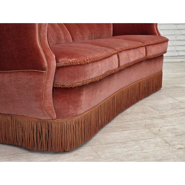 Three-Seater Danish Curved Sofa in Pink Furniture Velour, 1970s For Sale - Image 11 of 18