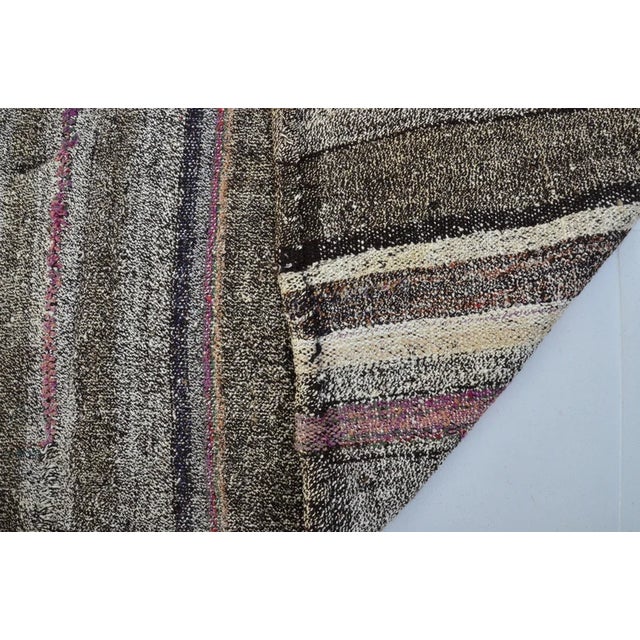 Vintage Handwoven Anatolian Flat-Weave Kilim Rug in Charcoal, Cream For Sale In Phoenix - Image 6 of 10