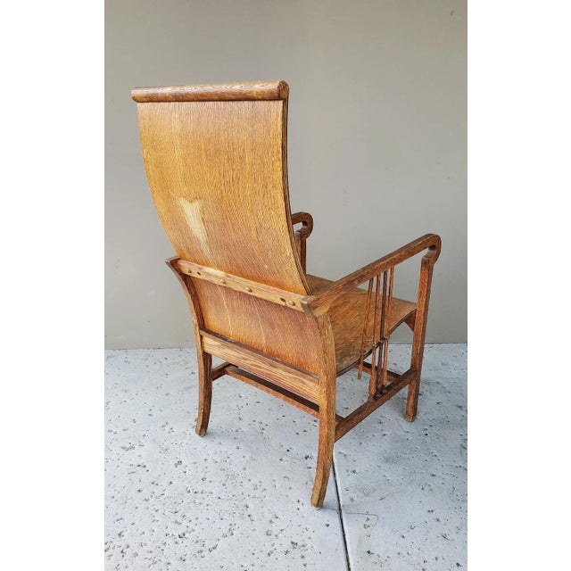 Wood Early 1900s Antique Mission Arts & Crafts Craftsman Quarter Sawn Oak Tall Back Resting Chair For Sale - Image 7 of 12