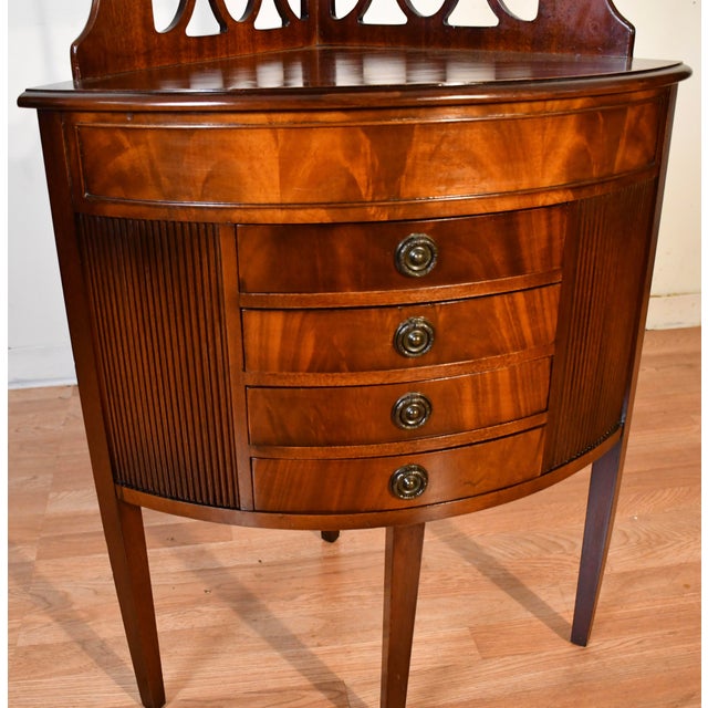 1940s 1940s English Regency Mahogany Corner Etageres Display Cabinet For Sale - Image 5 of 13
