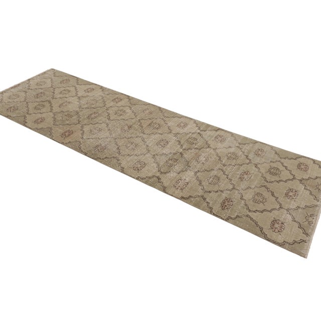 1950s Vintage Turkish Runner Rug, Beige & Cream With Diamond Patterns – Rug & Kilim For Sale - Image 5 of 8