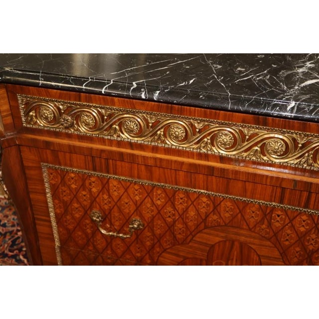 1990s Louis XV French Style Walnut Inlaid Marble Top Gilt Ormolu Chest Dresser Commode For Sale - Image 9 of 13