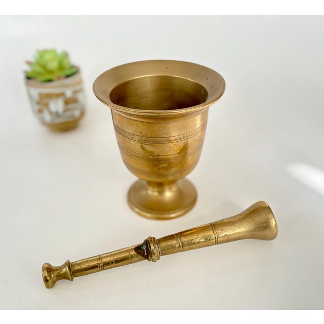Beautiful vintage brass pestle & mortar set, large size. Traditionally used for grinding, crushing, and mixing herbs,...