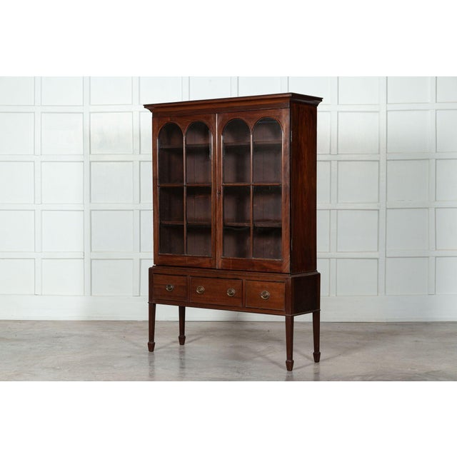 English Mahogany Arched Glazed Dresser Cabinet, 1910 For Sale - Image 3 of 18