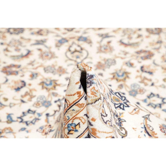 Middle Eastern Kashan Rug in Hand-Knotted Wool For Sale - Image 9 of 11