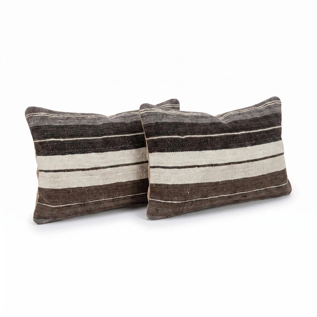 Mid-Century Modern Anatolian Lumbar Kilim Pillow Cover 16'' X 24'' - Set of Two For Sale - Image 3 of 4