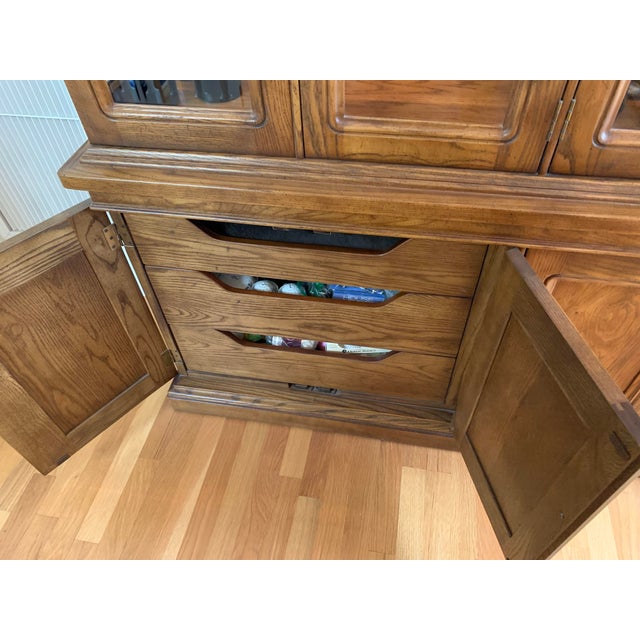 1970s 1970s Henredon Artefacts Collection Lighted Vitrine For Sale - Image 5 of 12