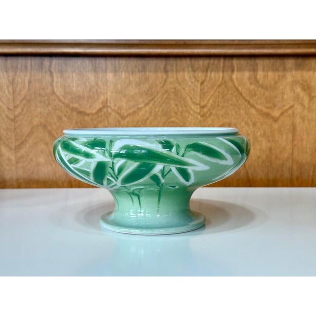 Japanese Porcelain Stem Bowl by Makuzu Kozan Meiji Period For Sale - Image 17 of 18
