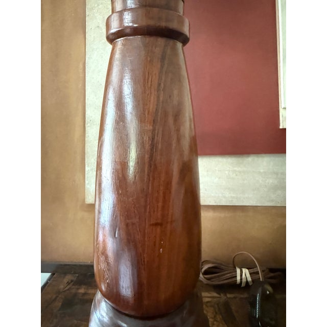 1970s Vintage Asian Inspired Walnut Wood Table Lamp by Lurie Original, Sculptural Mid Century Lamp For Sale - Image 5 of 11