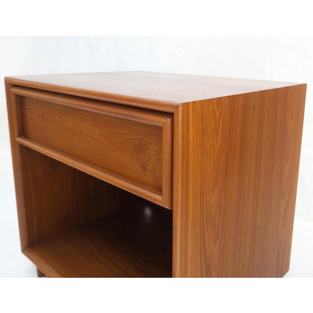 Mid Century Danish Modern Teak One Drawer Nightstands End Tables - A Pair For Sale - Image 11 of 12