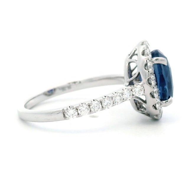 Contemporary Alexander Beverly Hills Gia 3.03ct No-Heat Oval Ceylon Sapphire & Diamond Ring, Size 6.25 For Sale - Image 3 of 4