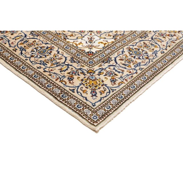 Middle Eastern Rug in Pure Wool For Sale - Image 5 of 11