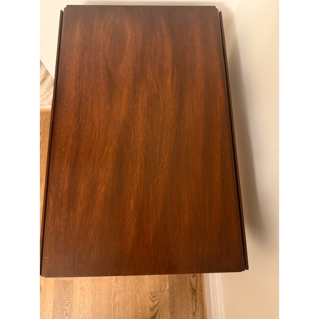 American Henkel Harris Georgian Mahogany Drop-Leaf Pembroke Side Table For Sale - Image 3 of 9