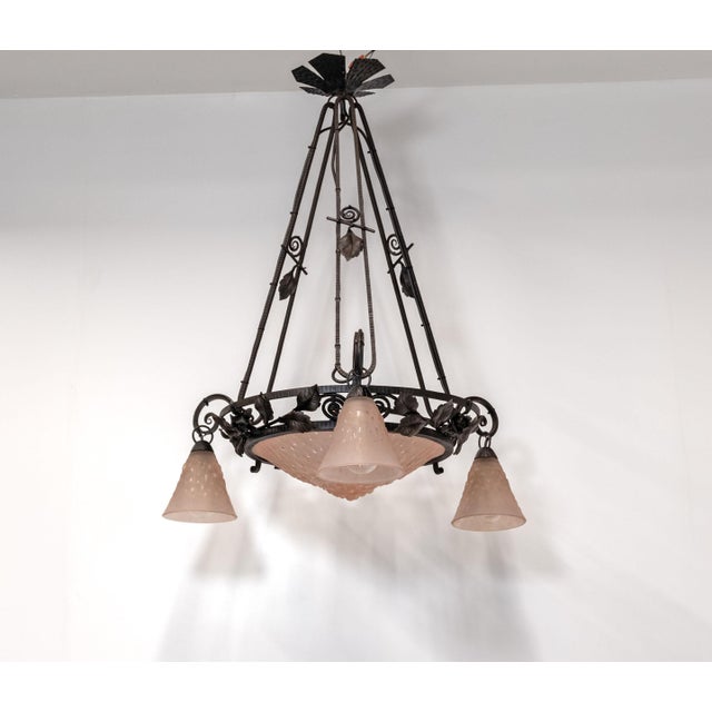 Art Deco Lunéville Pink Frosted and Wrought Iron Chandelier 1925 by Muller Frères, 1920s For Sale - Image 11 of 15