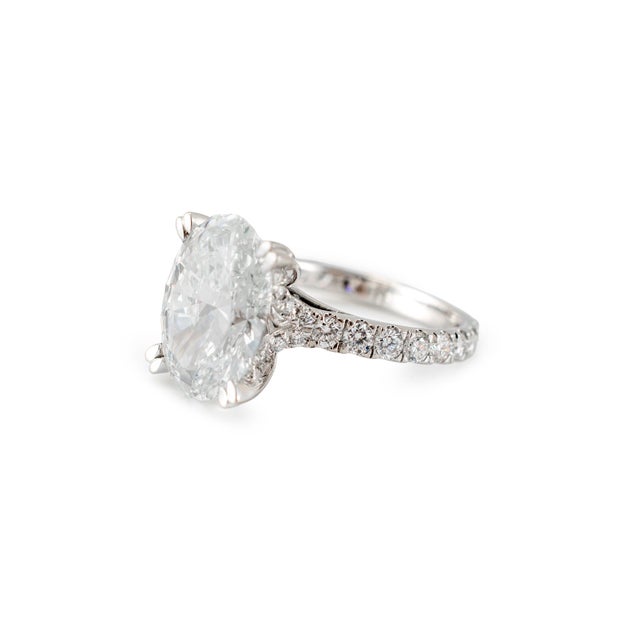 14k White Gold Igi CTW Oval Cut Lab Grown Diamond Accented Engagement Ring, Size 5.25 For Sale - Image 4 of 8