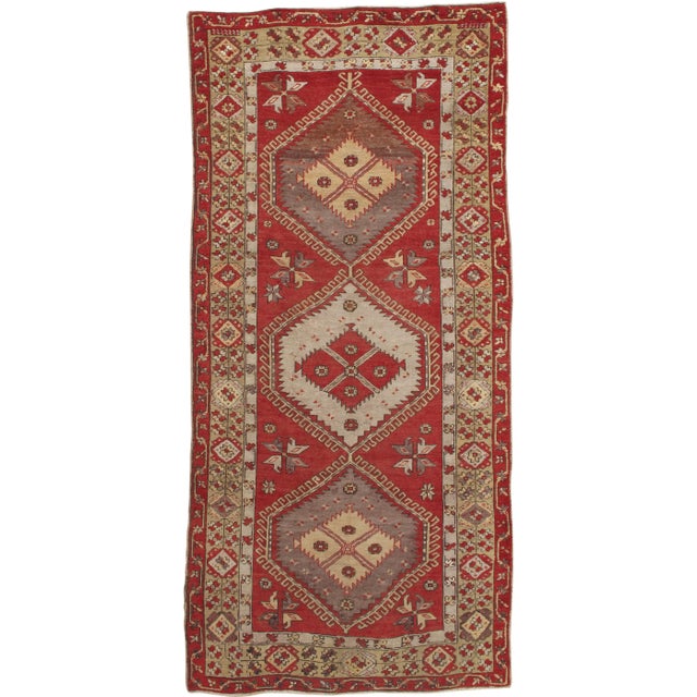 20th Century Medallion Design Vintage Turkish Oushak - 4′9″ × 9′7″ For Sale