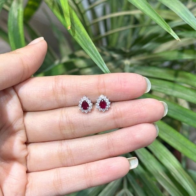 English VRJewels 18k Gold Natural Vivid Red Ruby & Diamond Sunburst Stud Earring- A Pair For Sale - Image 3 of 14