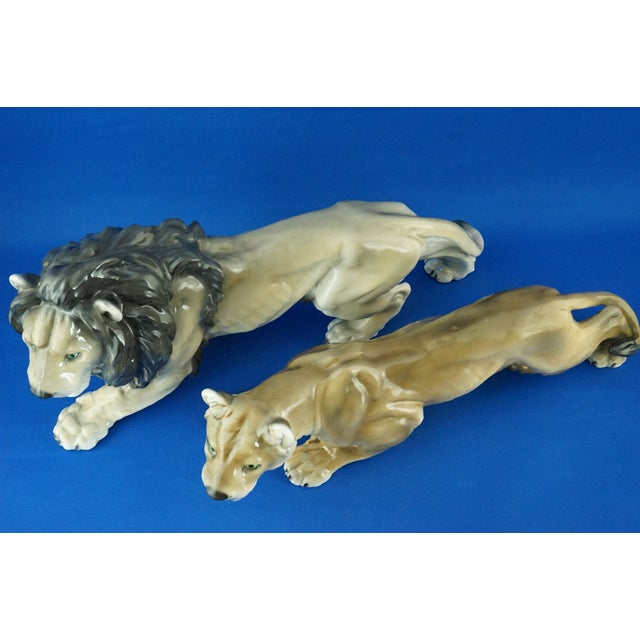 Ceramic Lion and Lioness Sculptures by Ernst Wahliss for Goldscheider, Austria, Early 20th Century, Set of 2 For Sale - Image 6 of 18