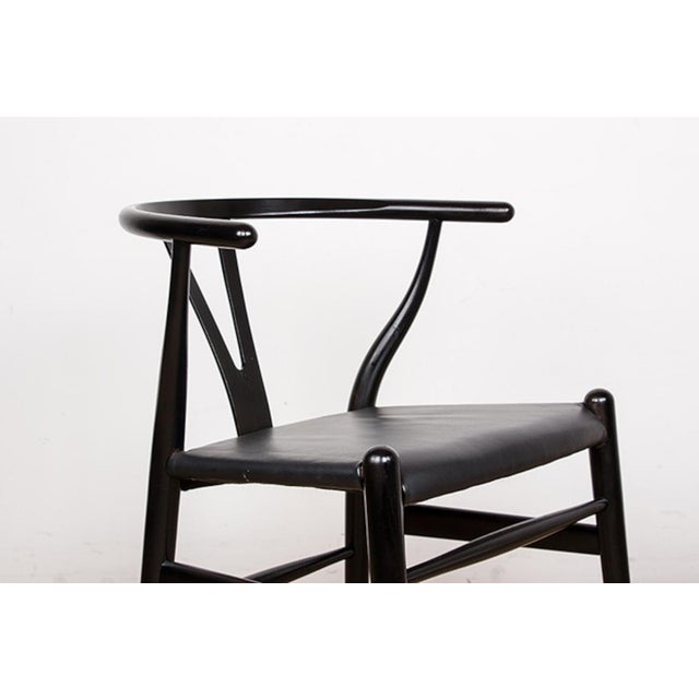 Danish Model CH 24 Wishbone Chairs in Black Lacquered Wood and Leather by Hans Wegner for Carl Hansen, 1960s, Set of 4 For Sale - Image 11 of 18
