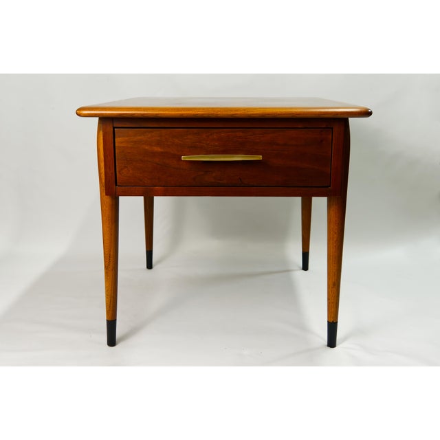 This 1960s Lane Acclaim side table showcases the clean lines and organic warmth that define mid-century modern design....