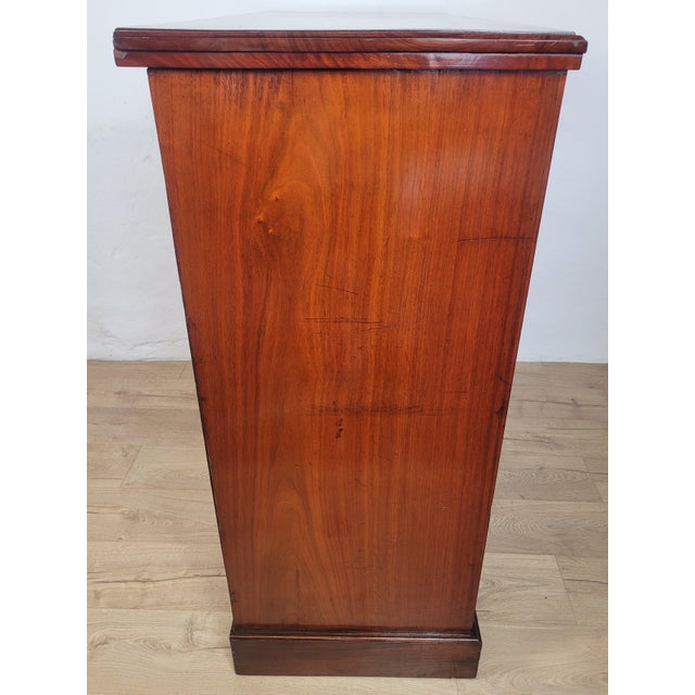Victorian Chest of 5 Drawers in Walnut with Drop Handles, 1900s For Sale - Image 16 of 18