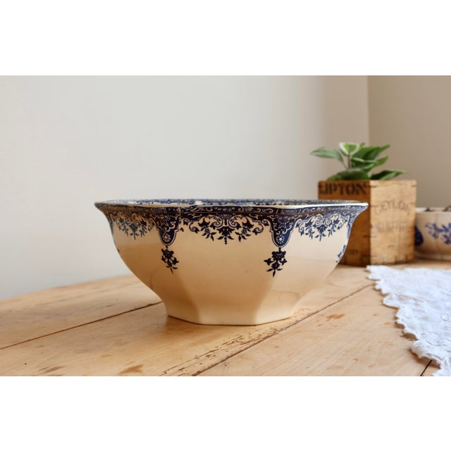 Antique 19th Century Ironstone Salad Bowl with Rouen Pattern from Longchamp For Sale - Image 4 of 11