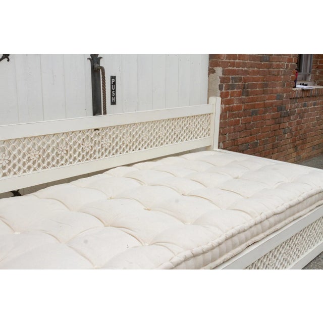 1990s 1990s Vintage White Floral Jali Daybed For Sale - Image 5 of 11