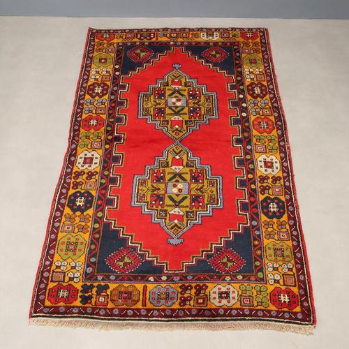 Mudjur Rug in Wool, Türkiye For Sale - Image 3 of 9