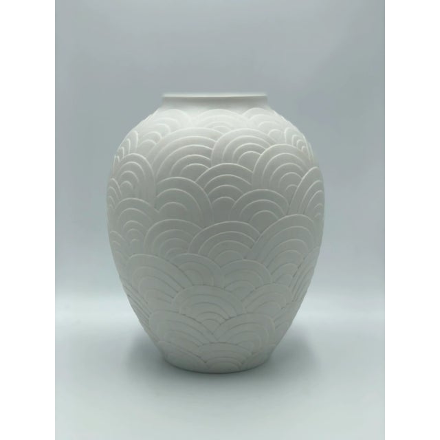 Stunning delicate Heinrich base. Art Deco Scalloped design with a modern OpArt feel.