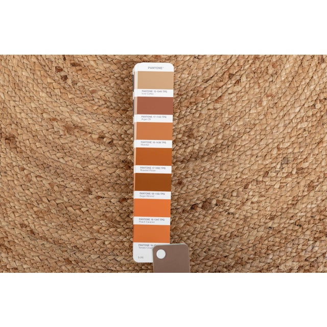 White White Round Jute Scallop Rug - 3' Ft. For Sale - Image 8 of 11