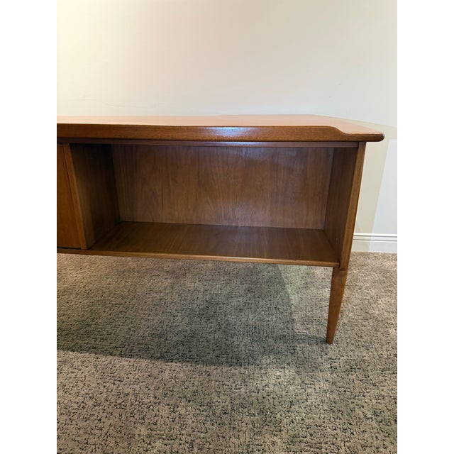 1960s Danish Modern "Boomerang" Teak Executive Desk Attributed to Peter Løvig Nielsen For Sale - Image 10 of 12