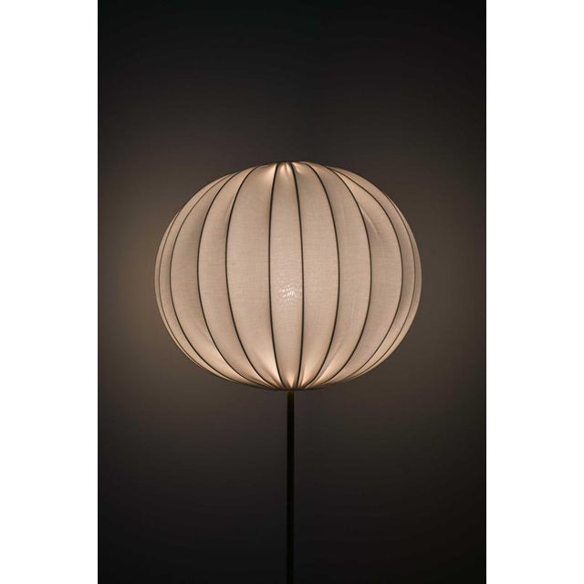 1950s Mid-Century Modern Floor Lamp in Brass and Fabric by Hans-Agne Jakobsson, 1950s For Sale - Image 5 of 7