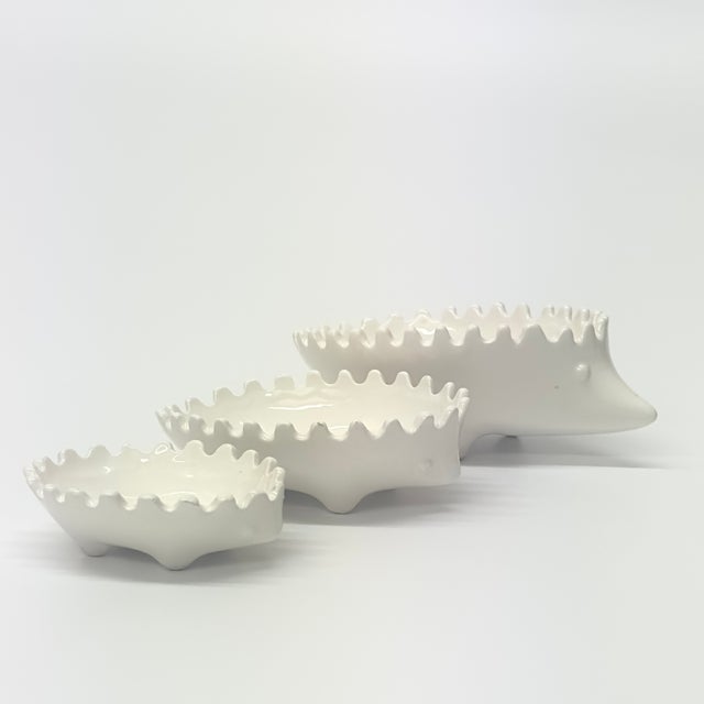 White hedgehog bowls, group of 3. This is a gorgeous set of white stackable ceramic bowls or ashtrays, in a nesting...