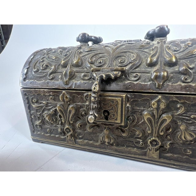 Kye or Jewelry Box Bronze Antique Raised Relief Ggleykauf Nurnberg Germany For Sale - Image 18 of 18