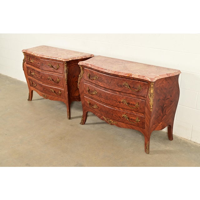 1920s Paul Sormani Style Antique French Provincial Louis XV Kingwood Inlaid Marquetry Marble Top Commodes With Mounted Ormolu | Pair For Sale - Image 5 of 15