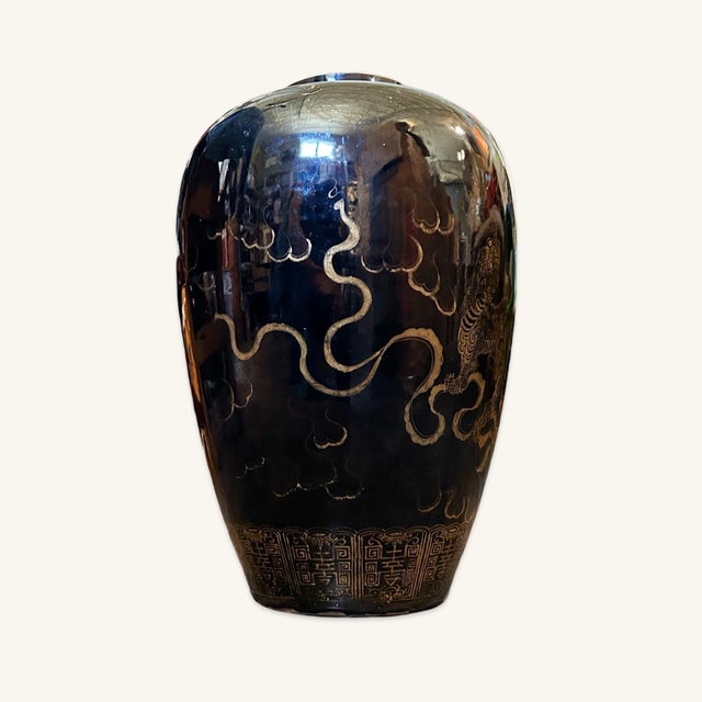 Chinese Large 17th Century Chinese Kangxi Mirror-Black Glazed Jar With Gilt Decoration and After-Market Lid For Sale - Image 3 of 12