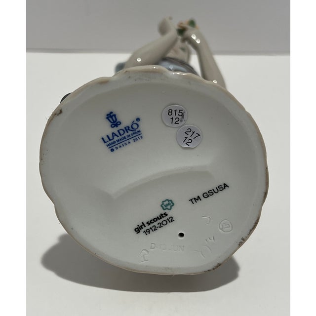 Children's Lladro Year of the Girl / Girl Scout Brownie Porcelain Figurine For Sale - Image 3 of 15