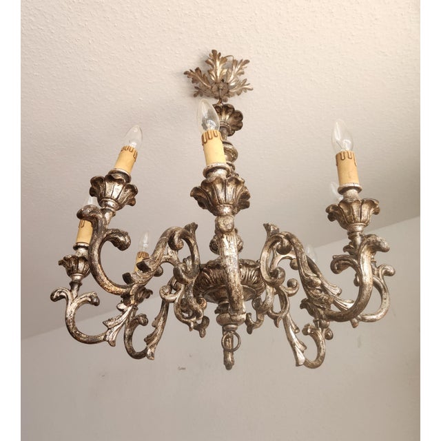 Vintage Louis XV Silvered Hand-Painted Carved Wood Eight-Arm Chandelier with Floral Motifs, Italy, 1920s For Sale - Image 6 of 18