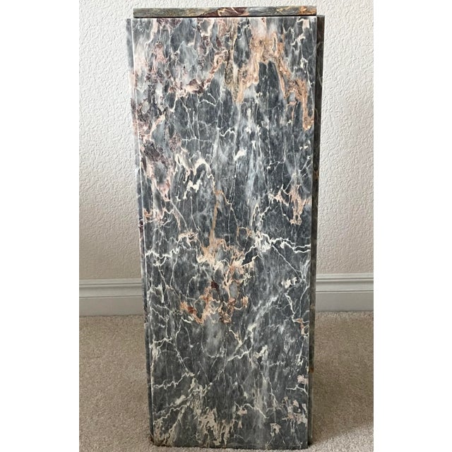 20th Century Marble Pillar Vintage Custom Accent/Side/Plant Table Gray, Salmon, Cream Marble For Sale In Denver - Image 6 of 12
