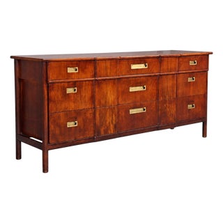 John Widdicomb, American Modern, Nine-Drawer Dresser, Walnut, Brass, Usa, 1960s For Sale