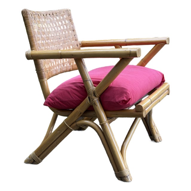 Vintage Mid-Century Modern Rattan Lounge Chair Manufactured by the Company Rattan Art in the Philippines. For Sale