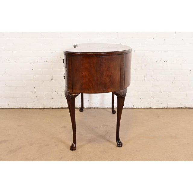 Henredon Queen Anne Mahogany Kidney Shaped Desk or Vanity For Sale - Image 15 of 17