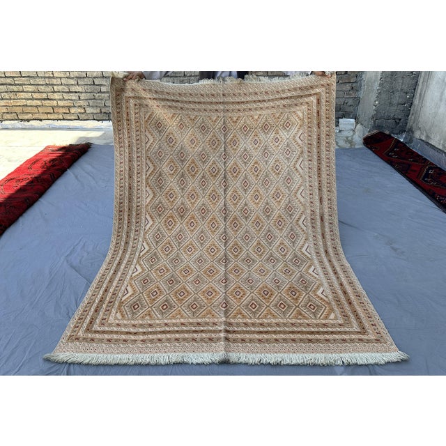 Taimani Diamond Lattice Hand-Knotted Wool Rug - 6'5" X 5'0" For Sale - Image 4 of 13