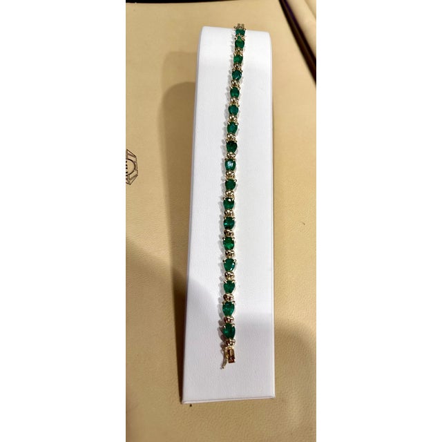 9 Carat Natural Brazil Emerald Tennis Bracelet 14 Karat Yellow Gold 7 " For Sale In New York - Image 6 of 18